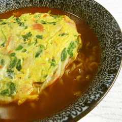 รูปของ 豆苗シャキシャキかに玉風辛ラーメン