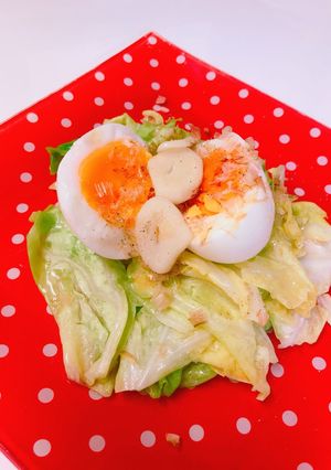 キャベツと半熟卵と鰹ぶしのごま油ニンニク-レシピのメイン写真