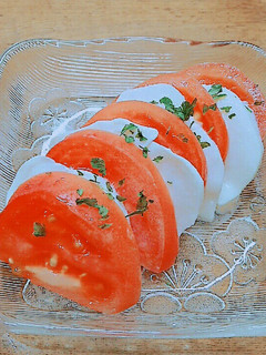 モッツァレラチーズとトマトのサラダ-レシピのメイン写真