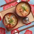 鮭とたっぷり根菜の酒粕味噌汁