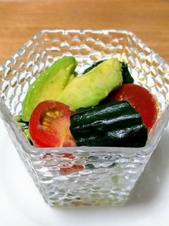 アボガドと彩り野菜の和え物-レシピのメイン写真