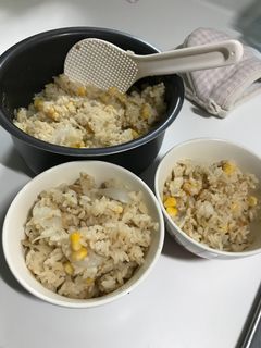 コーンと丸ごと玉ねぎのバター炊き込みご飯-レシピのメイン写真