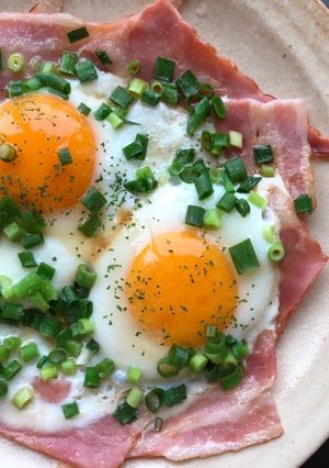 目玉焼き。の、ネギ塩ポン酢ベーコンエッグ-レシピのメイン写真
