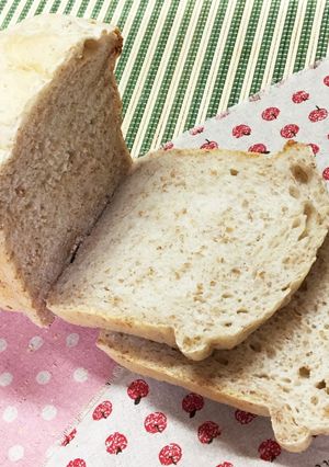 自家製天然酵母のライ麦全粒粉入り食パン-レシピのメイン写真