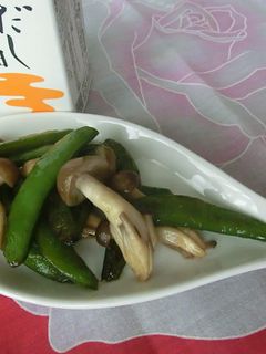 スナップエンドウとしめじの炒め物-レシピのメイン写真