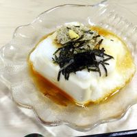 基本からアレンジまで！思わずつくりたくなる「冷奴 とろろ」のレシピ