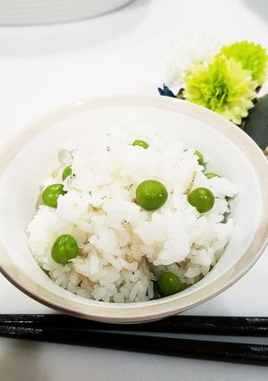 さやを使って炊くグリーンピースご飯-レシピのメイン写真