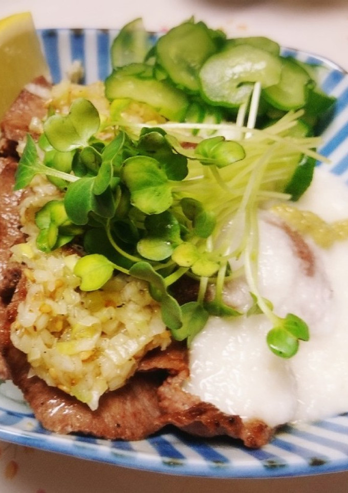 牛タンととろろのネギ塩丼-レシピのメイン写真