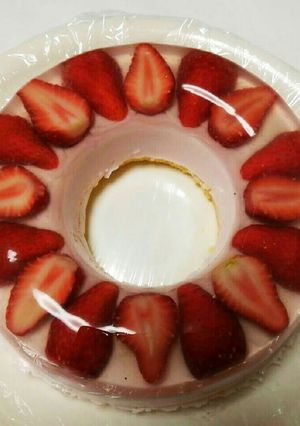 簡単！絶品！華やかなイチゴババロアケーキ-レシピのメイン写真