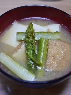 厚揚げとグリーンアスパラガスの味噌汁-レシピのメイン写真
