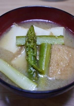 厚揚げとグリーンアスパラガスの味噌汁-レシピのメイン写真