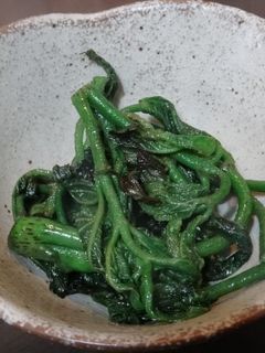 ウドの葉のごま油炒め-レシピのメイン写真