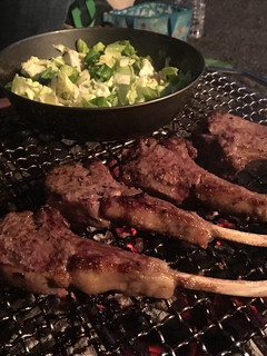 キャンプで骨付ラムを美味しく食べる方法-レシピのメイン写真