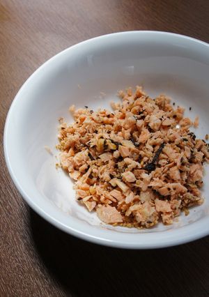 焼き鮭を使って、簡単ふりかけ-レシピのメイン写真