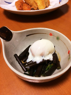 わらびを温泉玉子で-レシピのメイン写真