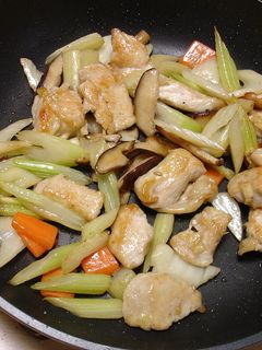 鶏胸肉とセロリの炒めもの-レシピのメイン写真
