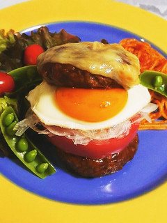 【肉バーガー】簡単ハンバーグ目玉焼きのせ-レシピのメイン写真