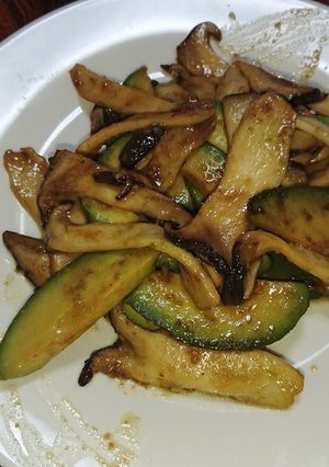 アボカドとエリンギのバタ醤油炒め-レシピのメイン写真