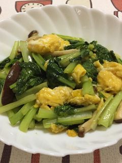 ごま油香る♪ 小松菜と卵の中華炒め-レシピのメイン写真