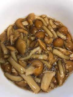 簡単すぎて御免なさい。なめこの麺つゆあえ-レシピのメイン写真