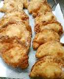 皮から作る揚げ餃子・母の味で不揃いです。
