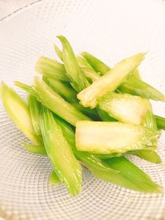 超簡単!麺つゆで作るセロリの浅漬け-レシピのメイン写真