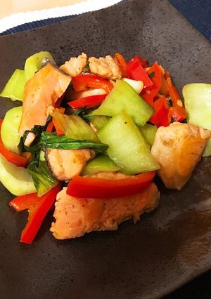 鮭と青梗菜とパプリカのポン酢醤油炒め-レシピのメイン写真