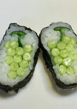 寿司型・模様巻き(きゅうりdeぶどう)-レシピのメイン写真