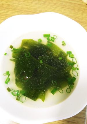 和風ダシで簡単ワカメスープ♪-レシピのメイン写真