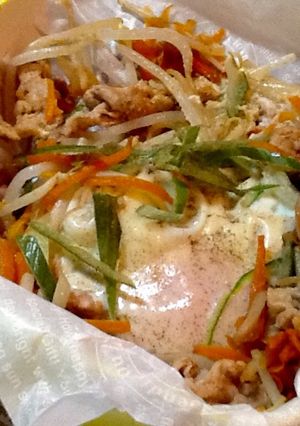 豚コマと残り野菜一纏め〜鳥の巣ごもり弁当-レシピのメイン写真