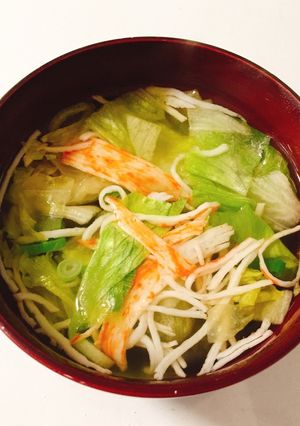 超簡単♬ レタスとカニカマコンソメスープ-レシピのメイン写真