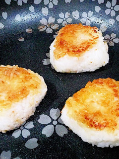 ギーとお醤油フライパンで焼きおにぎり-レシピのメイン写真