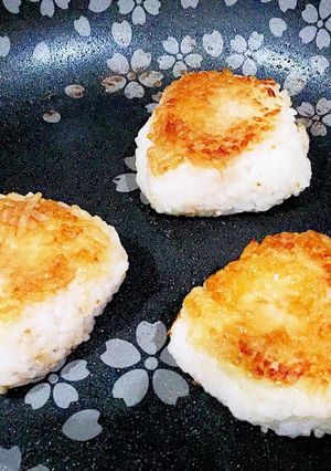 ギーとお醤油フライパンで焼きおにぎり-レシピのメイン写真