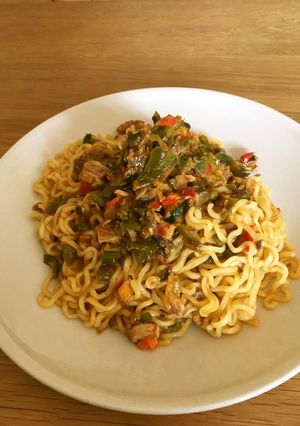 辛ラーメンをサバ味噌缶で-レシピのメイン写真
