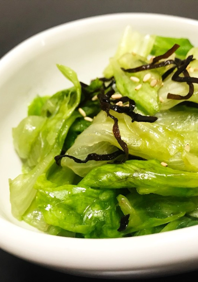 簡単副菜☆レタスの塩こんぶとごま油和え-レシピのメイン写真