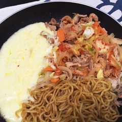 รูปของ 焼きそば入りチーズダッカルビ♡