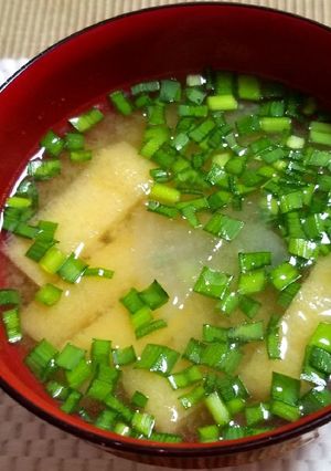 大根と油揚げ・ニラの味噌汁-レシピのメイン写真