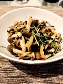 しめじと豆苗のガーリック炒め-レシピのメイン写真
