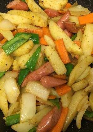 じゃがいもとソーセージの炒め物カレー風味-レシピのメイン写真