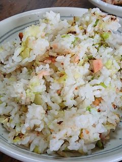 サーモンとキャベツのチャーハン-レシピのメイン写真