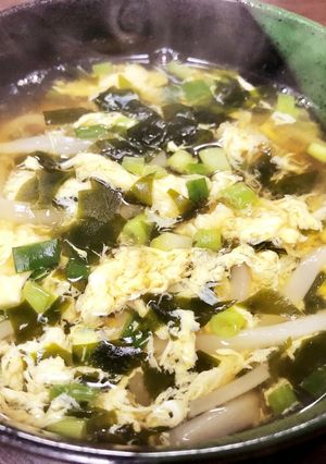 すぐできる♪卵とわかめのシンプルうどん-レシピのメイン写真