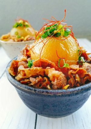 インパクト大！炊飯器でまるごと玉ねぎ牛丼-レシピのメイン写真