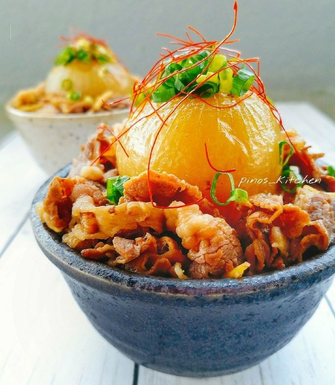 インパクト大！炊飯器でまるごと玉ねぎ牛丼-レシピのメイン写真