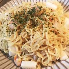 รูปของ 楽アレンジ✨マルちゃん海鮮塩焼きそば！！