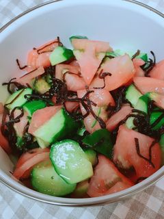 簡単すぎる☆トマトときゅうりの塩昆布和え-レシピのメイン写真