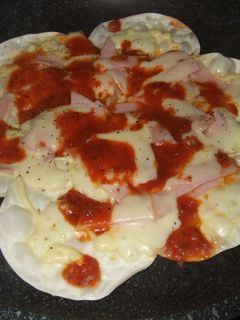 餃子の皮でお手軽★ピザ(トマト味)-レシピのメイン写真
