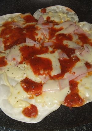 餃子の皮でお手軽★ピザ(トマト味)-レシピのメイン写真