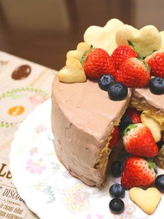 クリスマスに苺がゴロゴロかくれんぼケーキ-レシピのメイン写真