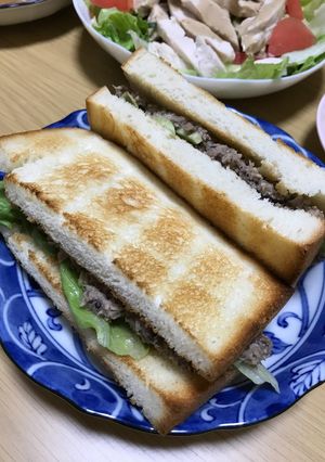 鯖缶でサンドイッチ！鯖バジルサンド-レシピのメイン写真