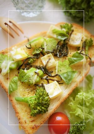 ブロ×チーズたらの塩昆布バジルトースト-レシピのメイン写真